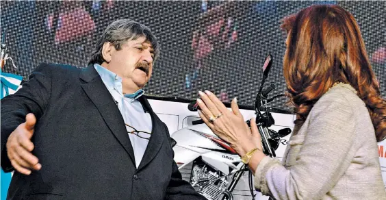  ?? / PRESIDENCI­A ?? Saludo.
Ricardo Pignanelli, secretario general del sindicato de los mecánicos, SMATA, junto a Cristina Kirchner, el miércoles, en Yamaha.