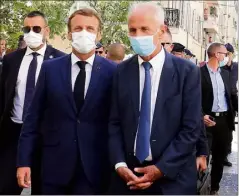  ?? (Photo Valérie Le Parc) ?? Ici aux côtés du président Macron lors de sa récente visite à Toulon, Hubert Falco interpelle ses collègues maires varois.