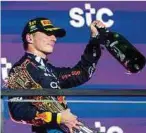  ?? Foto: AFP ?? Wie lange wird Max Verstappen für Red Bull noch Titel und Pokale sammeln?