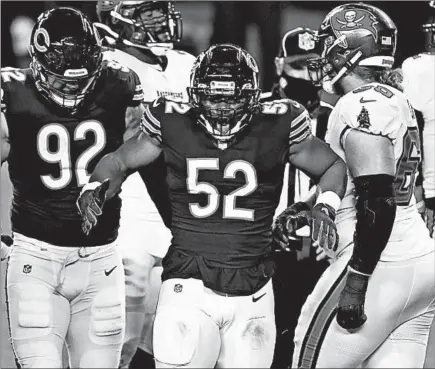  ?? JOHN J. KIM/CHICAGO TRIBUNE ?? Bears outside linebacker Khalil Mack (52) celebrates after sacking Tom Brady during the fourth quarter of Thursday night’s game.