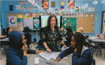  ?? HIROKO MASUIKE/THE NEW YORK TIMES ?? Marisa Shuman with some of her students Jan. 19 at a school New York.