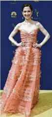  ?? Associated Press ?? Ellie Kemper shines in a pink strapless tulle gown.