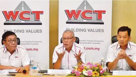  ?? PIC BY FAIZ ANUAR ?? WCT Holdings Bhd group managing director Datuk Lee Tuck Fook (centre) with deputy managing director Goh Chin Liong (left) and finance and accounts director Chong Kian Fah at the company’s annual general meeting in Klang yesterday.