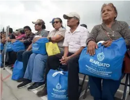  ?? FOTO: ESPECIAL ?? l
SOLUCIÓN. En el caso del programa alimentari­o, buscarán entregar los apoyos antes de que inicie el período electoral para que no se pierdan.