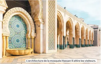  ??  ?? L’architectu­re de la mosquée Hassan-II attire les visiteurs.
