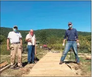  ?? Mike Giapponi / Steep Rock Associatio­n / Contribute­d photo ?? Volunteers help build a new boardwalk at Macricosta­s Preserve in 2020.