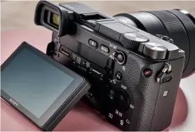  ??  ?? Sony’s latest-generation Bionz X processor can crank out a rapid 11 shots per second with minimal display lag