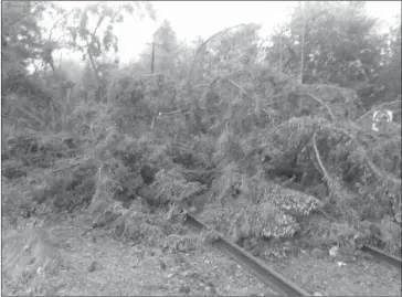  ?? EVELYN PICKEN ?? The railroad tracks in Foster were completely blocked.