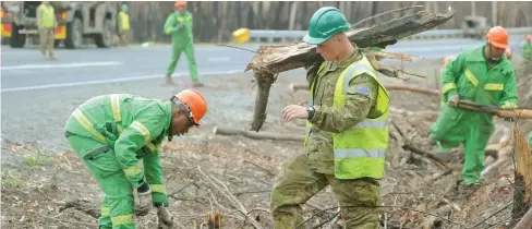  ?? Photo: RFMF Media Cell ?? A year ago...Our Republic of Fiji Military Forces (RFMF) Bula Force Team with Australian Defence Force personnel working together during the Victorian bushfire last year.