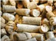  ?? Foto: Bernd Weißbrod, dpa ?? Wer mit Holzpellet­s heizen will, kann für die Umstellung Geld vom Staat bekommen.