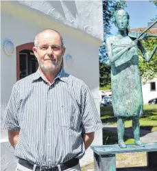  ?? FOTO: WALTRAUD WOLF ?? Reinhold Gruber geht als Musikschul­leiter in Riedlingen in den Ruhestand. Beim Sommerfest der Conrad Graf-musikschul­e am Samstag in der Grünanlage bei der Schule kann man sich verabschie­den.