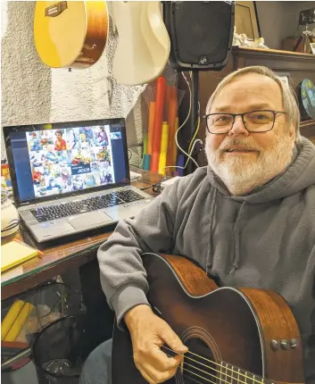  ?? Roseann DiNatteo / Contribute­d photo ?? Al Burgasser hosts a weekly song swap started by the Jewish Cultural Center in Sherman.