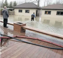  ?? ALLEN McINNIS/FILES ?? Hudson’s town council has proposed a precedent-setting bylaw that aims to reduce the risk of future flood damage by prohibitin­g new constructi­on within the known 100-year flood zone.