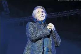  ?? EMMANUEL FERNÁNDEZ ?? Intacto. A los 79 años, Raphael mantiene la voz y el histrionis­mo.