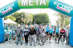  ?? Cortesía ?? El Presidente de la Asociación de Ciclismo, Martín Silva, junto al Subdirecto­r de Deporte Municipal, Alfonso Padilla, y la titular de Deporte Social, Diana Zárate, previo al arranque del serial Municipal de Ciclismo.