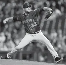  ?? LAURENCE KESTERSON/AP PHOTO ?? Mets starting pitcher Matt Harvey throws in the first inning Friday against the Phillies in Philadelph­ia. Harvey and New York lost, 6-2.