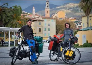  ?? (Photo Michaël Alési) ?? Petite halte sur le parvis dumusée Cocteau, avant de reprendre la route, direction la frontière italienne.