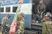  ?? –AFP ?? Indian paramilita­ry forces unload equipment upon arriving at Chitpur Yard railway station in Kolkata on Saturday.