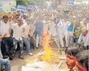  ?? HT FILE ?? BSP workers protest against BJP leader Dayashanka­r Singh’s remark against Mayawati in Lucknow.