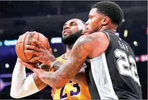  ?? HARRY HOW/GETTY IMAGES/AFP ?? Rudy Gay #22 of the San Antonio Spurs fouls LeBron James #23 of the Los Angeles Lakers trailing 142-141 in overtime on October 22, 2018.