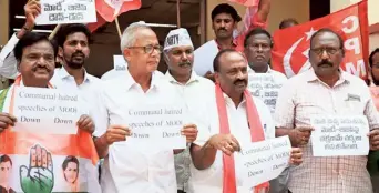  ?? K.V.S. GIRI ?? Show of solidarity: Members of the Congress, the Aam Aadmi Party, and the Left parties staging a protest in Vijayawada on Tuesday against the remarks made by Prime Minister Narendra Modi.