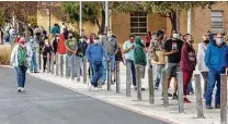  ?? William Luther / Staff photograph­er ?? People wait Dec. 29 to get coronaviru­s tests at the AT&T Center the day after area businesses had to reduce their occupancy.