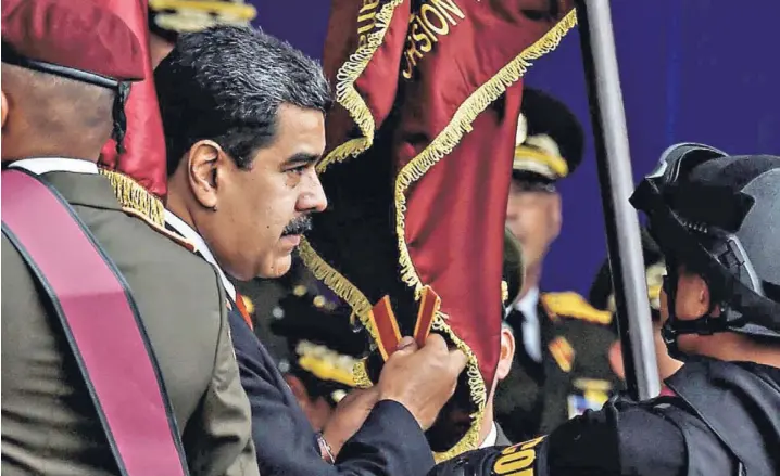  ??  ?? ► El Presidente Nicolás Maduro durante el acto militar del sábado, en la Avenida Bolívar.