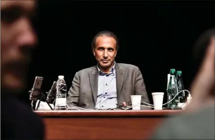  ??  ?? En 2003, Tariq Ramadan prônait un « moratoire » pour la lapidation des femmes, et non une interdicti­on immédiate.