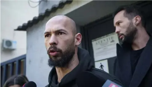  ?? ?? Andrew Tate s'adresse aux médias à sa sortie d'un centre de détention de la police à Bucarest, en Roumanie, le mardi 12 mars 2024.