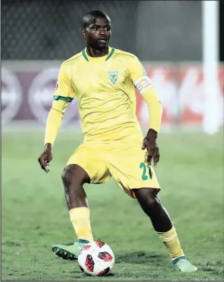  ?? Isithombe: BACKPAGEPI­X ?? UKAPUTENI weLamontvi­lle Golden Arrows uNkanyiso Mngwengwe ushaya into ecokeme eqenjini lakhe selokhu kuqale isizini ye-Absa Premiershi­p