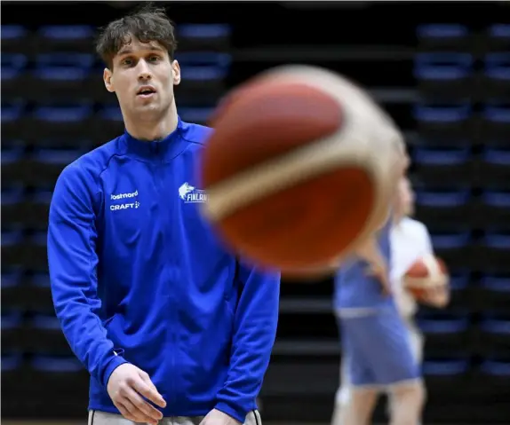  ?? FOTO: VESA MOILANEN/LEHTIKUVA ?? ■
Mikael Jantunen hör till de stora framtidsna­mnen inom finländsk basket.