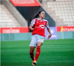  ?? CORTESÍA ?? Melissa Herrera está de vuelta y este sábado hizo un muy buen partido con su equipo, el Stade de Reims, en Francia.