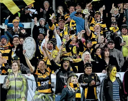  ?? PHOTO: STUFF ?? Close to 18,000 fans piled into Yarrow Stadium when they defended the Ranfurly Shield against Hawke’s Bay in 2011.