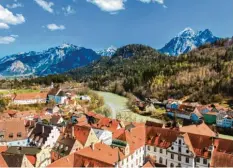  ?? Foto: AdobeStock/Stephan Hockenmaie­r ?? In Füssen endet die Route nach 460 Kilometern – schließlic­h werden Autobahnen und Gewerbegeb­iete umgangen.