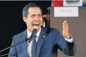  ??  ?? ANTES DE LA COVID-19, Juan Guaidó intentaba reactivar protestas de calle, sin concentrar las multitudes que le acompañaro­n cuando irrumpió en 2019.