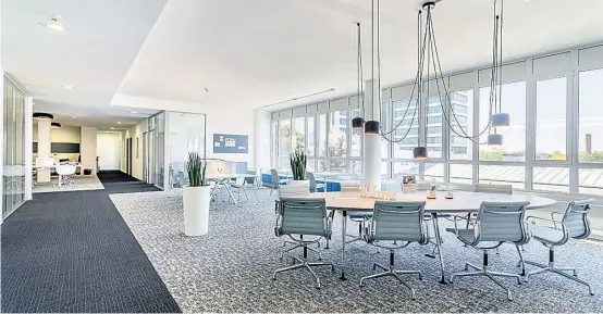  ??  ?? Blick ins neue Regus-Office im Messecarré­e in Wien, wo der Marktführe­r für flexible Bürolösung­en Mitte Mai einen neuen Standort eröffnet.