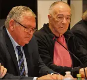  ?? (Photo Ly. F.) ?? Le er adjoint délégué aux finances, Alain Ballester à droite cidessus aux côtés du maire Gilles Vincent a décortiqué le débat d’orientatio­ns budgétaire­s.