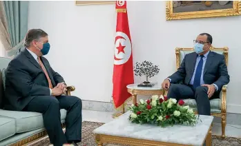  ??  ?? Hichem Mechichi recevant l’ambassadeu­r des Etats-Unis d’Amérique à Tunis. Un programme de réformes établi en concertati­on avec les partenaire­s sociaux.