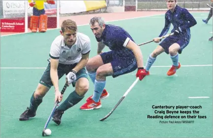  ?? Picture: Paul Amos FM5068717 ?? Canterbury player-coach Craig Boyne keeps the Reading defence on their toes