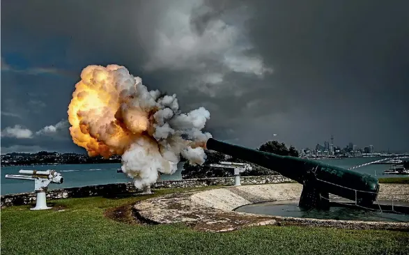  ?? CHRIS MCKEEN/FAIRFAX NZ ?? The retractabl­e cannon or saluting gun was fired at the South battery on North Head as part of the Heritage television show.