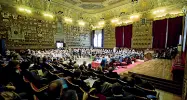  ??  ?? Sotto la lente Un’immagine dei docenti dell’Università nell’aula magna del Palazzo del Bo. Sono in protesta