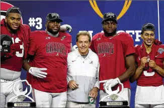  ?? MATTHEW STOCKMAN/GETTY IMAGES/TNS ?? Alabama coach Nick Saban and his players show off their trophies after Friday’s 27-6 Cotton Bowl defeat of Cincinnati in the College Football Playoff semifinal in Arlington, Texas.
