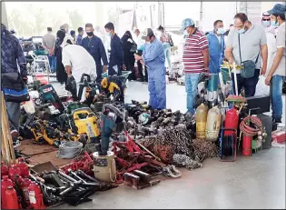  ?? Photo by Bassam Abu Shanab ?? The Friday Market popularly known as ‘Souk Juma’ is back at full flourish as customers throng to the place to buy new and second-hand items of all sorts.