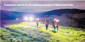  ?? ?? Volunteers search for the missing teenagers at Makarewa Falls.