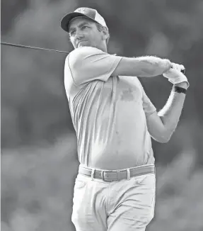  ?? CHRISTOPHE­R HANEWINCKE­L / USA TODAY SPORTS ?? Brendon Todd plays his shot from the ninth tee during the second round of the WGC-FEDEX St. Jude Invitation­al golf tournament at TPC Southwind on Friday.