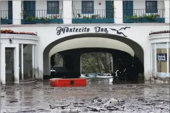  ?? AP PHOTO ?? Debris and mud cover the entrance of the Montecito Inn after heavy rain brought flash flooding and mudslides to the area in Montecito, Calif.