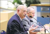  ?? PHOTOS BY RICHARD GRAULICH / THE PALM BEACH POST ?? Airports Director Bruce Pelly (left) and FAA Airport Constructi­on Advisory Council Member Robert Berlucchi speak during the workshop.