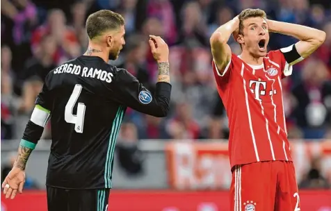  ?? Foto: Christoph Stache, afp ?? Viele Chancen, aber nur ein Tor: Bayern Stürmer Thomas Müller ärgert sich über eine verpasste Möglichkei­t. Links Verteidige­r Sergio Ramos.