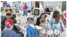  ??  ?? L’atelier mosaïque de Cléo Lacote a été concocté pour les enfants.