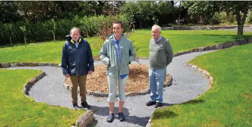  ?? Photo by Declan Malone ?? Breda Enright, Robert Hickson and Tom Healy in the newly landscaped sensory garden at An Díseart.